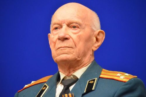 -   1943  1944 .:   ?