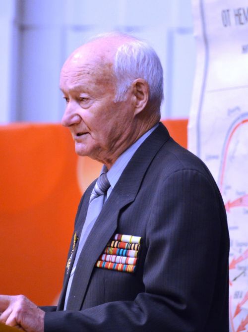 -   1943  1944 .:   ?