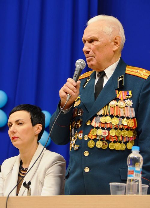 -   1943  1944 .:   ?