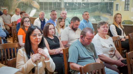        Local Ukraine: ,    ᒺ     