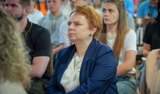        Local Ukraine: ,    ᒺ     