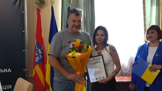 ³         , ,   䳿 