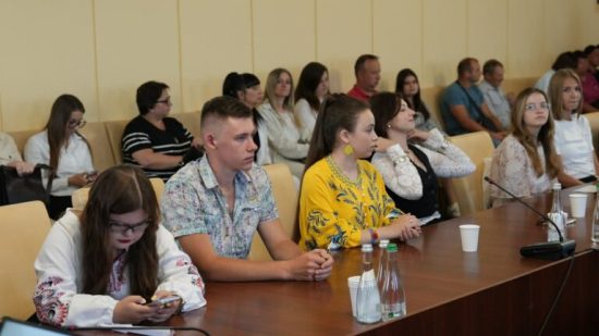 ³         , ,   䳿 