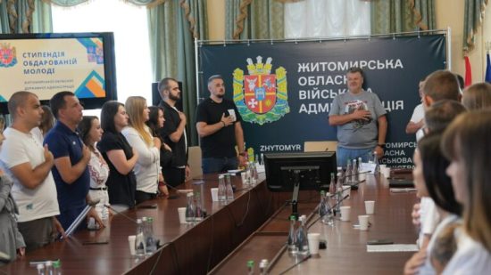 ³         , ,   䳿 