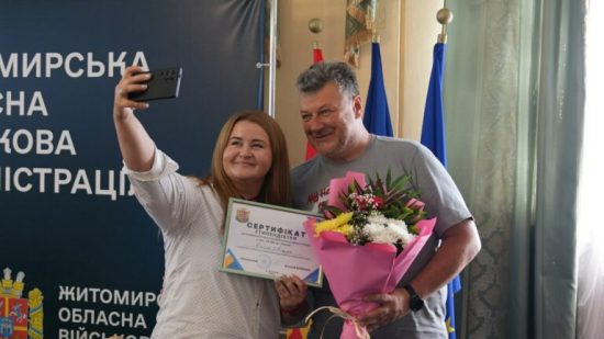 ³         , ,   䳿 