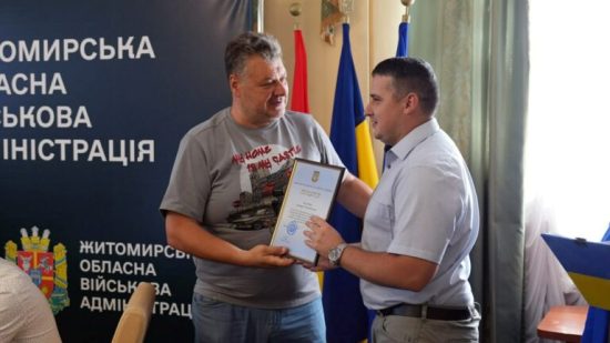 ³         , ,   䳿 