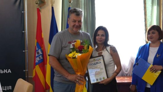 ³         , ,   䳿 