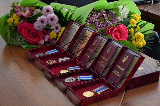 У Житомирі вручили державні нагороди родинам загиблих прикордонників, чия мужність і жертовність стали щитом для України У Житомирі вручили державні нагороди родинам загиблих прикордонників, чия мужність і жертовність стали щитом для України